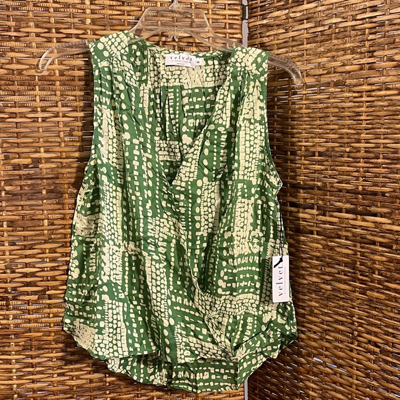 NWT Velvet by Graham & Spencer Zita Abstract Printed Faux Wrap Sleeveles… - Picture 3 of 7